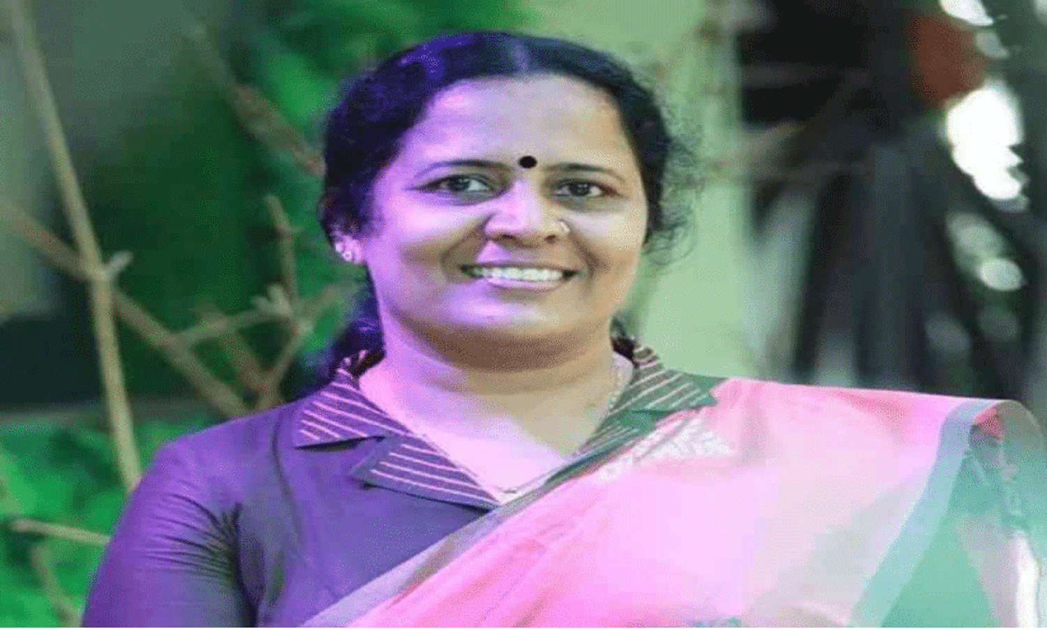 രക്ഷിതാക്കളുടെ കണ്ണീരും വേദനയും ഒപ്പിയെടുക്കുന്ന പ്രസീത ടീച്ചർ