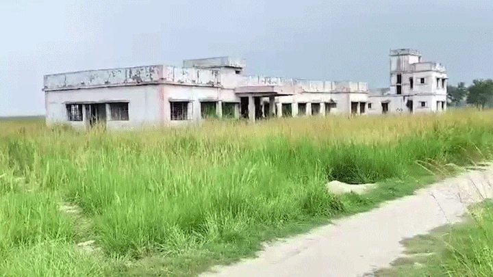 ബിഹാറിൽ അഞ്ച് കോടിയുടെ ആശുപത്രി സാമൂഹികവിരുദ്ധരുടെ താവളം; 10 വർഷമായിട്ടും ഉദ്ഘാടനം ചെയ്തില്ല ബിഹാറിൽ അഞ്ച് കോടിയുടെ ആശുപത്രി സാമൂഹികവിരുദ്ധരുടെ താവളം; 10 വർഷമായിട്ടും ഉദ്ഘാടനം ചെയ്തില്ല