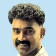 സ്വ​കാ​ര്യ ആ​ശു​പ​ത്രി​യി​ലെ കാ​ന്റീ​ന് സ​മീ​പം യു​വാ​വ് വൈ​ദ്യു​താ​ഘാ​ത​മേ​റ്റ് മ​രി​ച്ചു