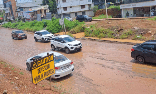 ദേശീയപാതയിൽ യാത്ര ദുരിതമയം