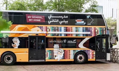 മൊ​ബൈ​ൽ ലൈ​ബ്ര​റി ബ​സ്