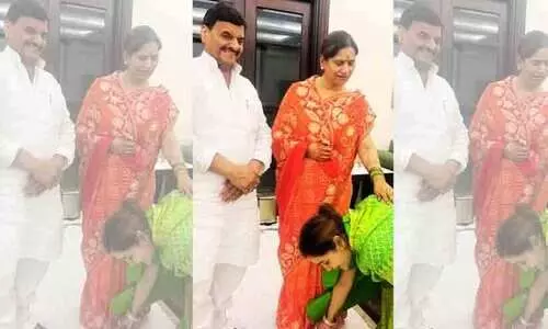 ബി.ജെ.പിയിൽ ചേർന്ന മുലായം സിങ് യാദവിന്റെ മരുമകൾ എസ്.പിയിലേക്ക് മടങ്ങി വരുമോ​? വൈറൽ ഫോട്ടോ നൽകുന്ന സൂചന എന്ത്?