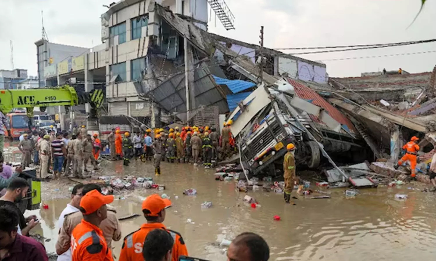 Lucknow  building collapse