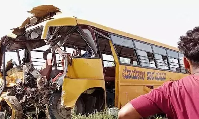 റാ​യ്ചൂ​ർ ബ​സ​പ​ക​ടം: മ​രി​ച്ച​വ​രു​ടെ കു​ടും​ബ​ത്തി​ന് അ​ഞ്ചു​ല​ക്ഷം വീ​തം