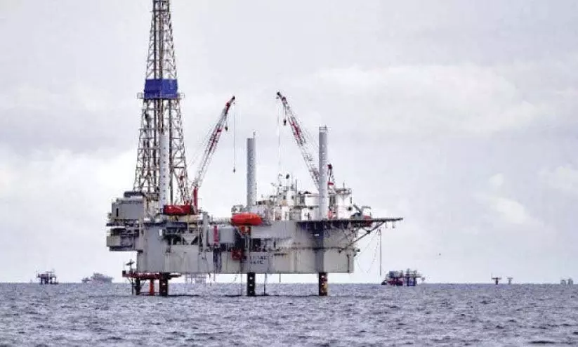 പാക് കടലിൽ വൻ എണ്ണ, വാതക ശേഖരം കണ്ടെത്തി