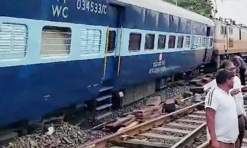 ഇൻഡോർ-ജബൽപൂർ എക്‌സ്പ്രസി​ന്റെ രണ്ട് കോച്ചുകൾ പാളം തെറ്റി