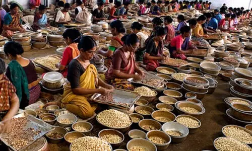 കശുവണ്ടി തൊഴിലാളികൾക്ക് ഓണത്തിന് 20 ശതമാനം ബോണസും 10,500 രൂപ അഡ്വാൻസും