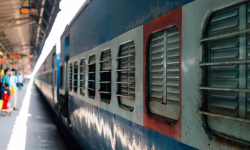 യാത്രക്കാരിയുടെ മാല കാണാതായി; 10 മിനിറ്റ്​ ട്രെയിൻ നിർത്തിയിട്ട്​​ പൊലീസ്​ തിരച്ചിൽ