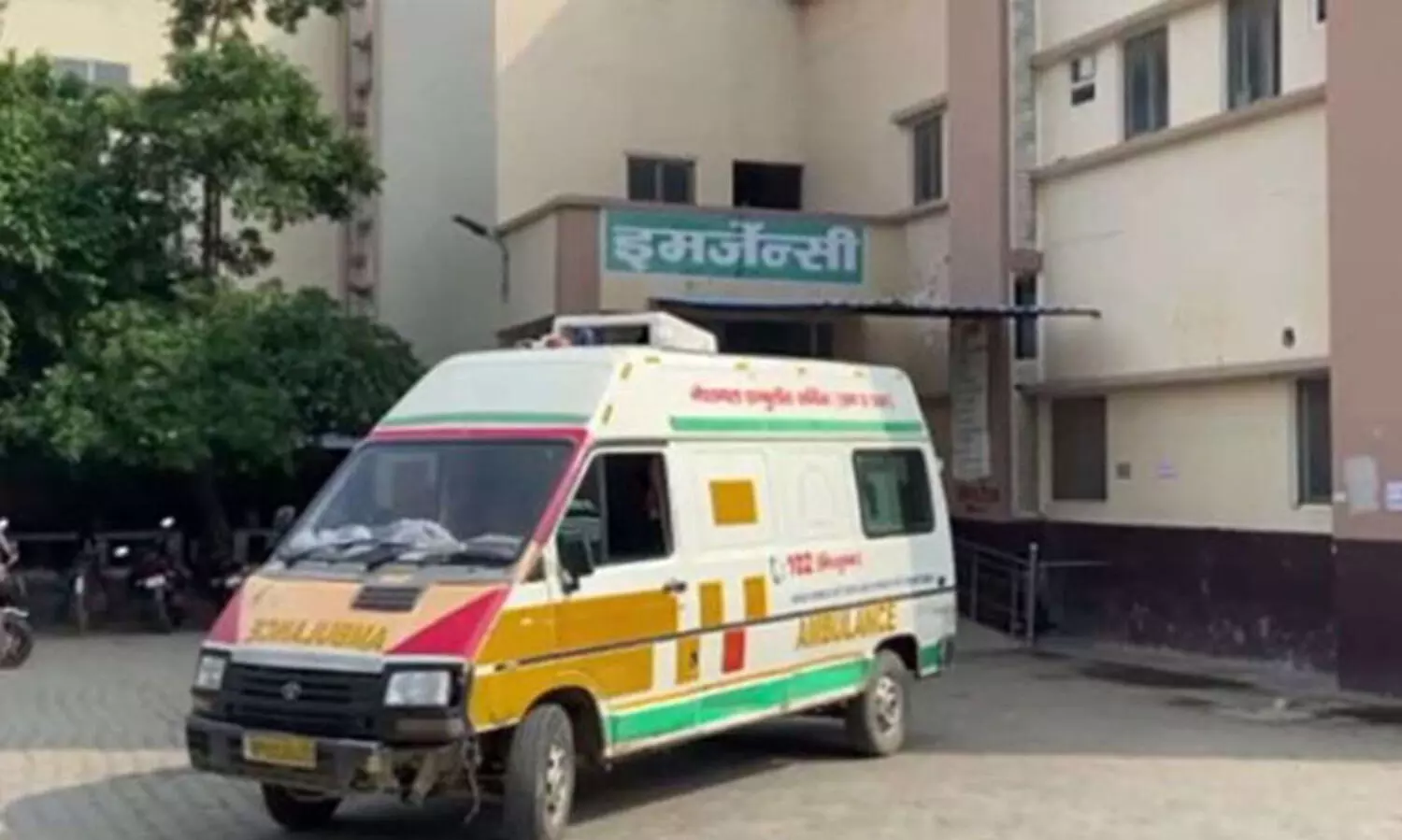 യു.പിയി​ൽ ആശുപത്രിയിൽ പ്രവേശനം നിഷേധിച്ചതിനെ തുടർന്ന് യുവതി ആംബുലൻസിൽ പ്രസവിച്ചു