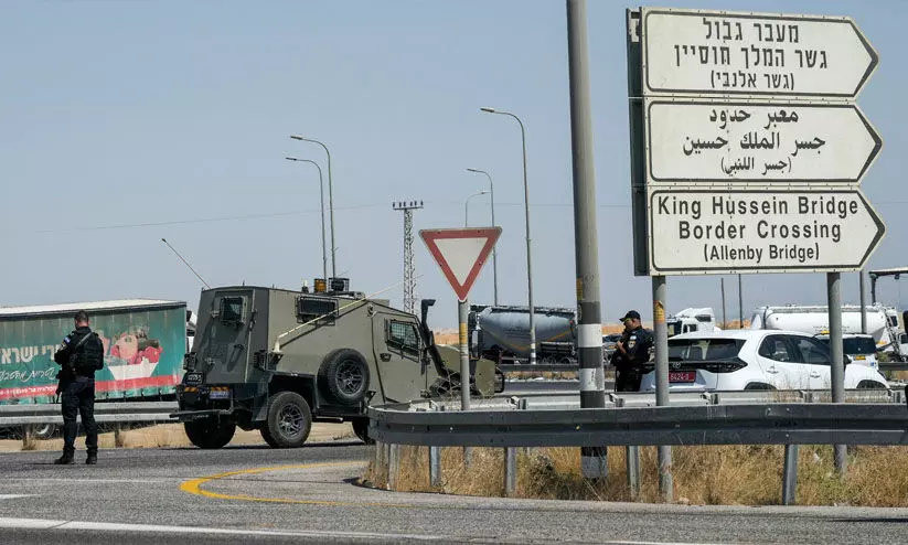 ജോർദാൻ അതിർത്തി കടന്ന് ആക്രമണം; മൂന്ന് ഇസ്രായേൽ സൈനികർ കൊല്ലപ്പെട്ടു ജോർദാൻ അതിർത്തി കടന്ന് ആക്രമണം; മൂന്ന് ഇസ്രായേൽ സൈനികർ കൊല്ലപ്പെട്ടു