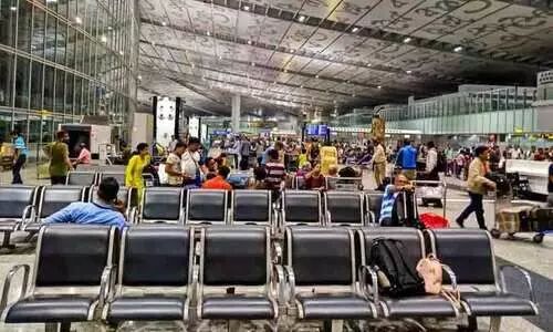 ശമ്പള പരിഷ്‍കരണം വേണം, ബോണസും; തിരുവനന്തപുരം വിമാനത്താവളത്തിൽ ജീവനക്കാരുടെ സമരം