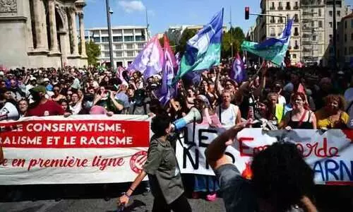 വലതുപക്ഷ പ്രധാനമന്ത്രി; ഫ്രാൻസിൽ മാക്രോണിനെതിരെ പതിനായിരങ്ങൾ തെരുവിൽ