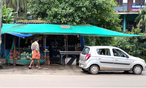 തോ​ട് കൈ​യേ​റി ക​ട; പൊ​ളി​ക്കാ​ൻ കോ​ട​തി ഉ​ത്ത​ര​വ്