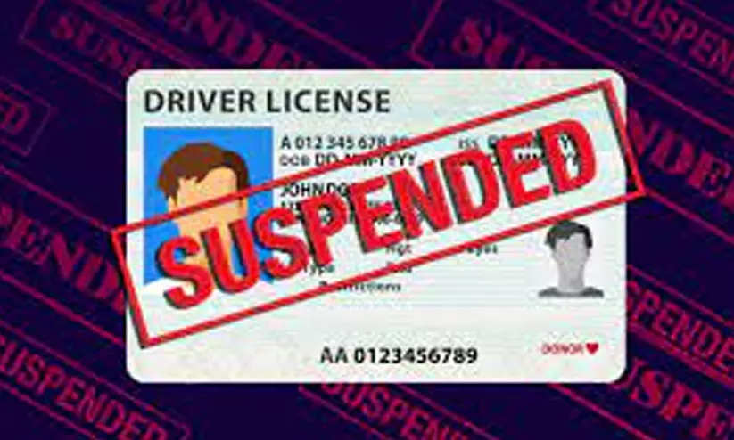 വിവാഹ കാറിൽനിന്ന് വിഡിയോ ചിത്രീകരിച്ച ഡ്രൈവറുടെ ലൈസൻസ് റദ്ദാക്കി വിവാഹ കാറിൽനിന്ന് വിഡിയോ ചിത്രീകരിച്ച ഡ്രൈവറുടെ ലൈസൻസ് റദ്ദാക്കി