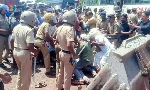 തിക്കോടിയിൽ ദേശീയപാതയിൽ അടിപ്പാത അനുവദിക്കാത്തതിൽ പ്രതിഷേധം; പൊലീസ് ബലപ്രയോഗത്തിൽ നിരവധി പേർക്ക് പരിക്ക്