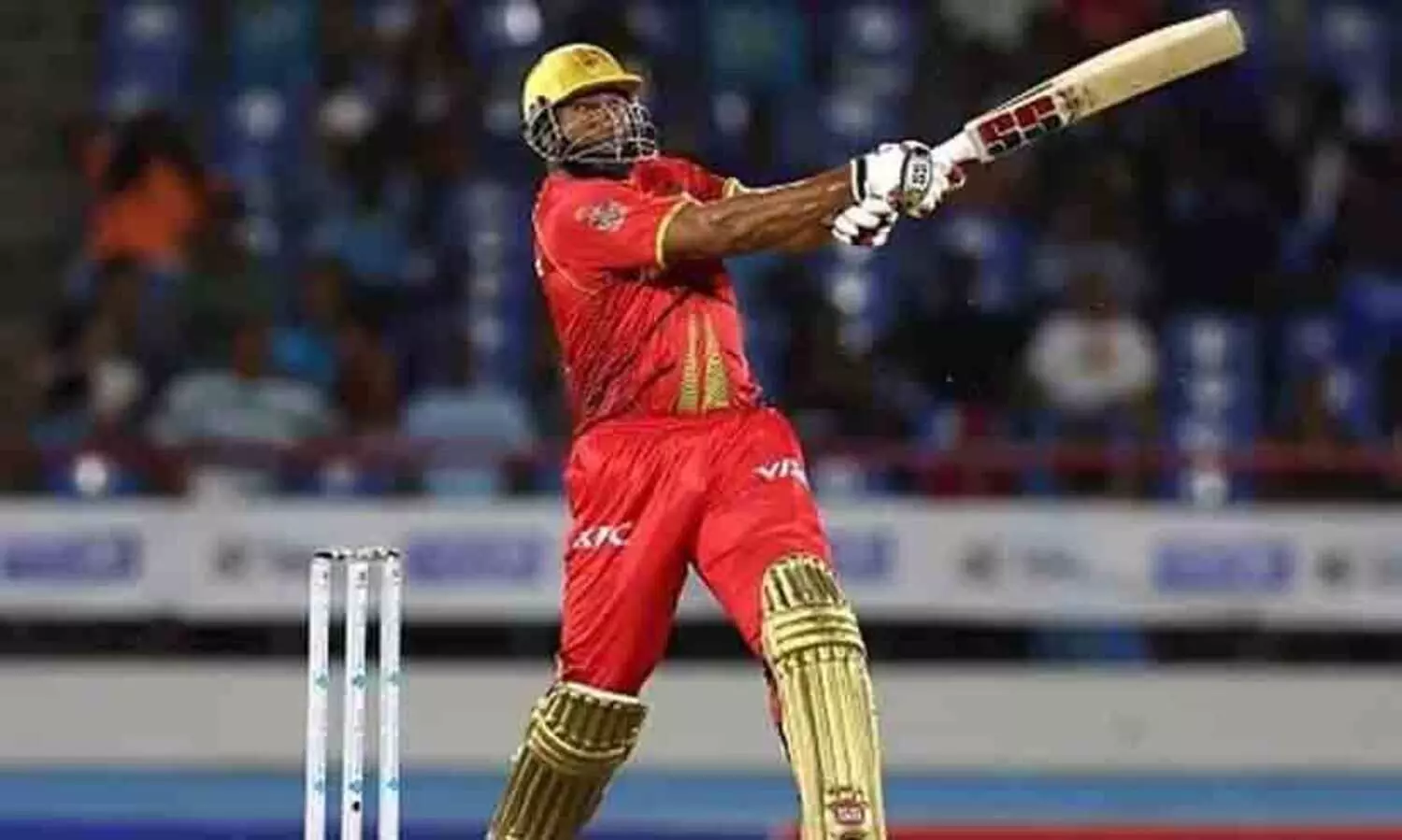 എത്ര വർഷമായി ഇയാൾ ഇത് ചെയ്യുന്നു; ത്രില്ലർ മത്സരത്തിൽ 19ാം ഓവറിൽ നാല് സിക്സറടിച്ച് പൊള്ളാർഡ്