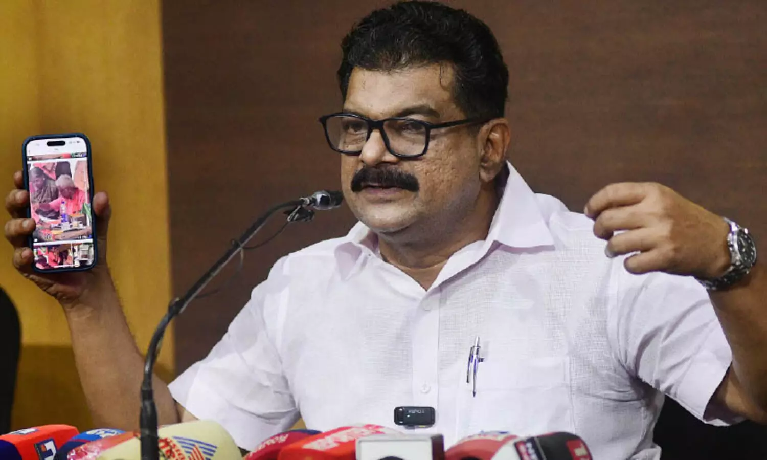 സന്ദീപാനന്ദഗിരിയുടെ ആശ്രമം കത്തിച്ച കേസ്: ക്രൈം ബ്രാഞ്ച്​ റിപ്പോർട്ട്​ പുറത്തുവിട്ട്​ അൻവർ