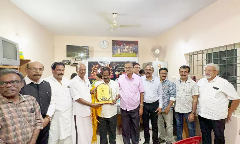 Handed over Literature Award to vishnumangalam kumar