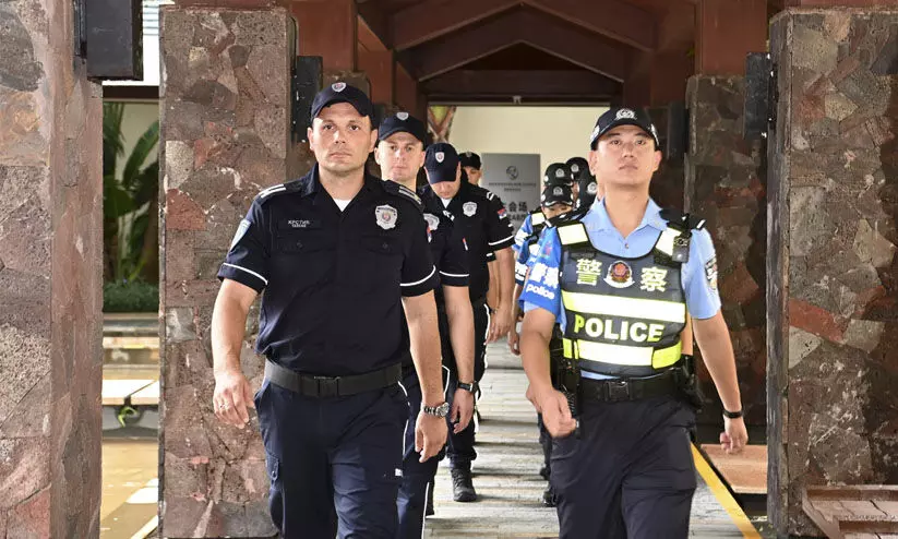 ലോകത്തെ കൂടുതൽ ‘നന്നാക്കാൻ’ വിദേശ പൊലീസ് ഉദ്യോഗസ്ഥരെ പരിശീലിപ്പിക്കാനൊരുങ്ങി ചൈന ലോകത്തെ കൂടുതൽ ‘നന്നാക്കാൻ’ വിദേശ പൊലീസ് ഉദ്യോഗസ്ഥരെ പരിശീലിപ്പിക്കാനൊരുങ്ങി ചൈന