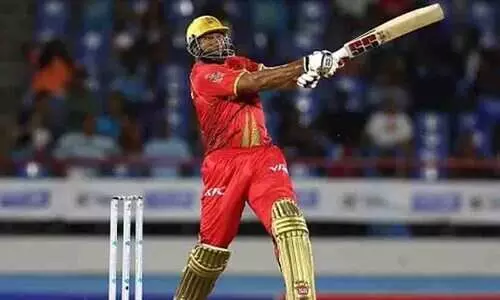 എത്ര വർഷമായി ഇയാൾ ഇത് ചെയ്യുന്നു; ത്രില്ലർ മത്സരത്തിൽ 19ാം ഓവറിൽ നാല് സിക്സറടിച്ച് പൊള്ളാർഡ്