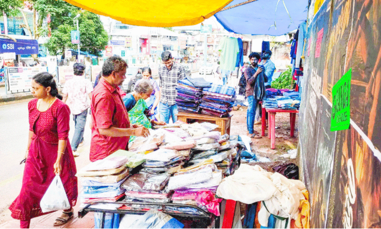 വിപണിയിൽ ഓണത്തിരക്ക്, മഴ തെരുവ് കച്ചവടത്തിന്​ ഭീഷണി