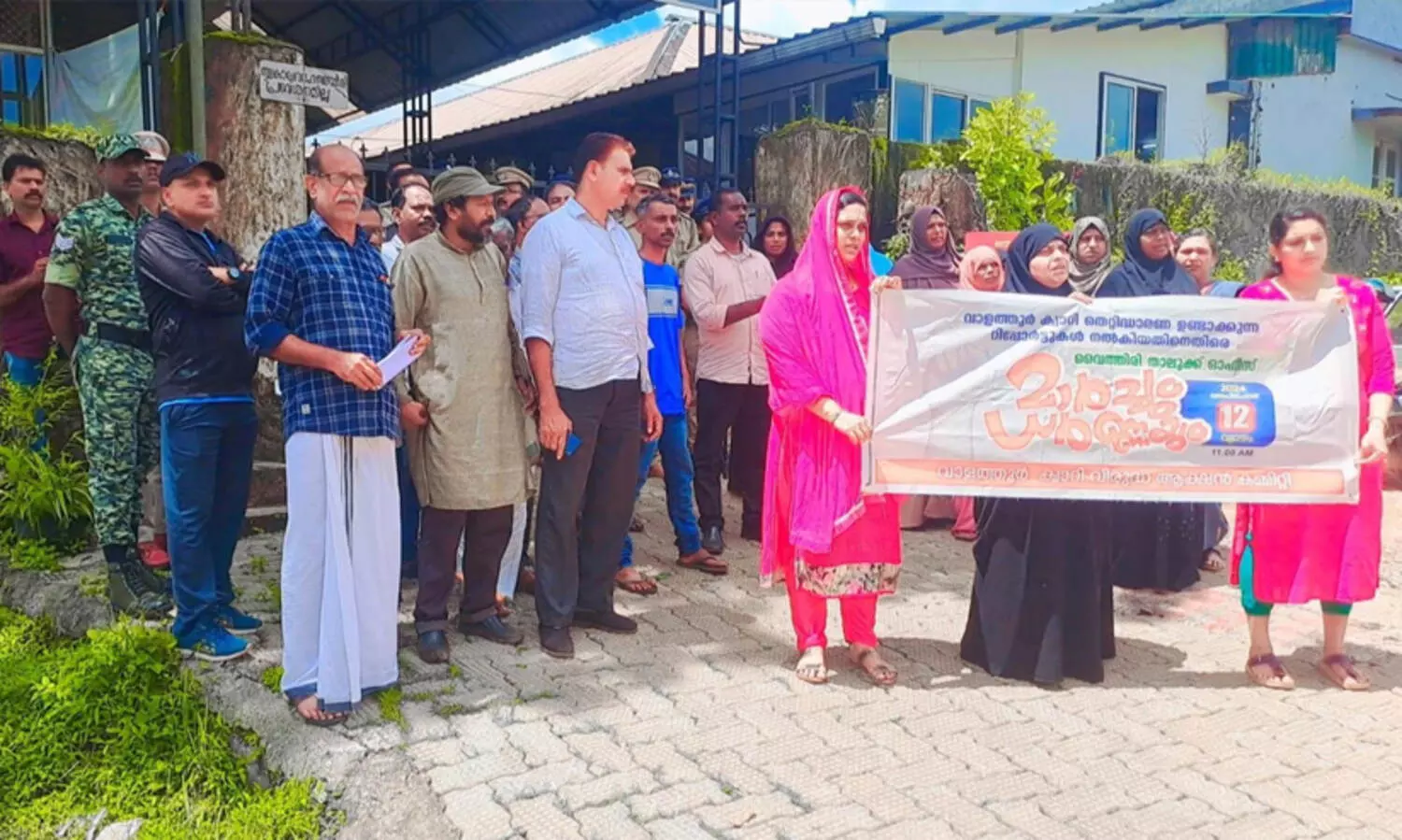 മുണ്ടക്കൈക്ക് സമീപം ക്വാറിക്ക് ലൈസൻസ് നൽകിയത് റദ്ദാക്കണമെന്നാവശ്യപ്പെട്ട് പ്രതിഷേധം