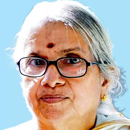 ര​മാ​ദേ​വി ടീ​ച്ച​ർ