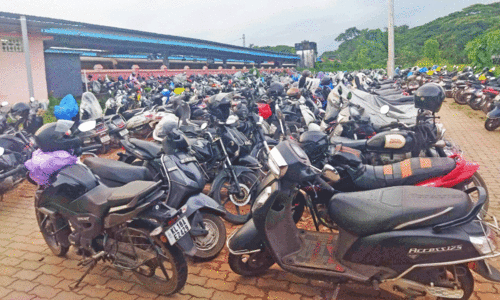 Vadakara railway station parking