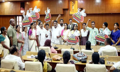 ഡെങ്കിപ്പനി പ്രതിരോധം; മേയര് നിഷ്ക്രിയത്വം പാലിക്കുകയാണോ? ഡെങ്കിപ്പനി പ്രതിരോധം; മേയര് നിഷ്ക്രിയത്വം പാലിക്കുകയാണോ?