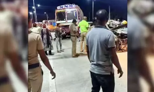 തമിഴ്‌നാട്ടിൽ ലോറിയും കാറും കൂട്ടിയിടിച്ച് അഞ്ചു പേർ മരിച്ചു