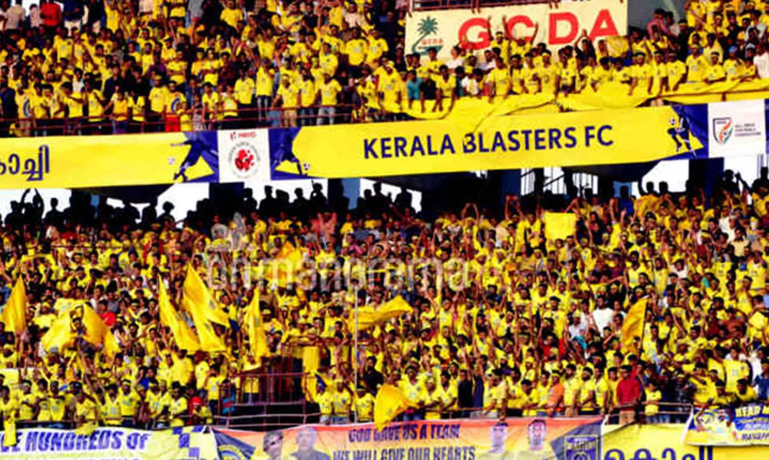 ബ്ലാസ്റ്റേഴ്സ് ആരാധകർക്ക് ദുഃഖ വാർത്ത! തിരുവോണ ദിനത്തിലെ മത്സരത്തിന് 50 ശതമാനം പേർക്ക് മാത്രം പ്രവേശനം