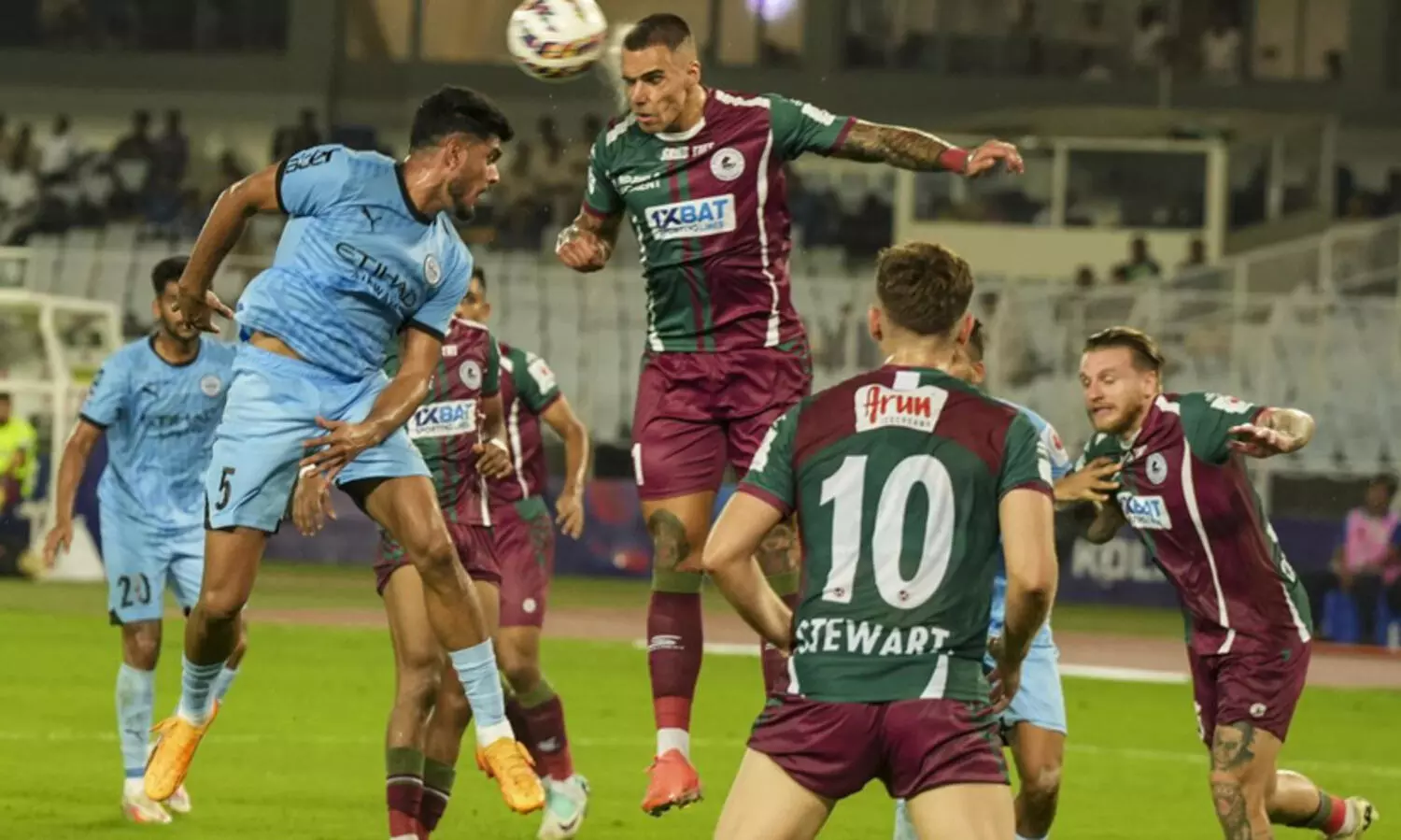 അടി, തിരിച്ചടി; മുംബൈ-മോഹൻബഗാൻ പോരിന് ആവേശ സമനില