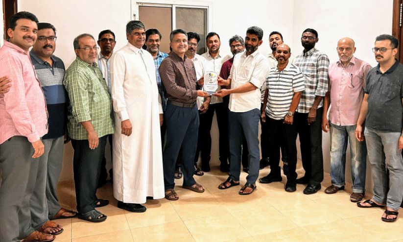 ഡോ. അബ്ദുറഹ്മാന് യാത്രയയപ്പ് ഡോ. അബ്ദുറഹ്മാന് യാത്രയയപ്പ്