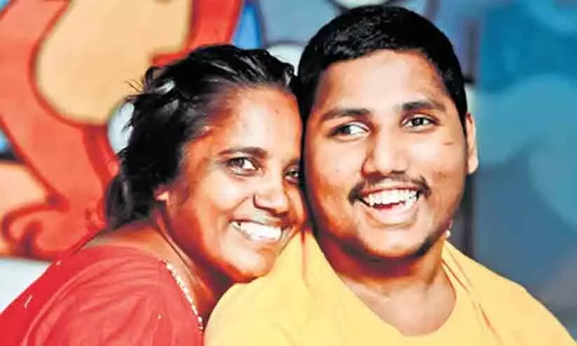 ഷെഫീഖിനെ വിട്ട് മറ്റൊരിടത്തേക്ക് പോകാനാകില്ല; സർക്കാർ ജോലി വേണ്ടെന്ന് പോറ്റമ്മ രാഗിണി