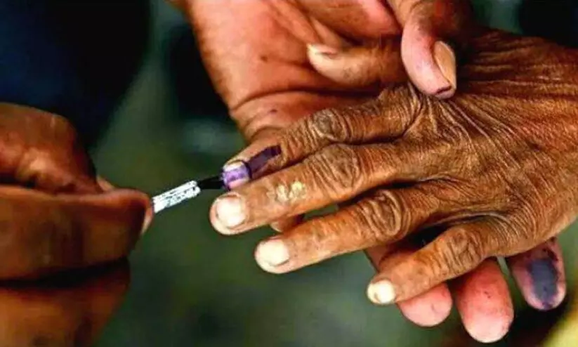 32 തദ്ദേശവാർഡുകളിലെ ഉപതെരഞ്ഞെടുപ്പിന് വോട്ടർപട്ടിക പുതുക്കുന്നു 32 തദ്ദേശവാർഡുകളിലെ ഉപതെരഞ്ഞെടുപ്പിന് വോട്ടർപട്ടിക പുതുക്കുന്നു