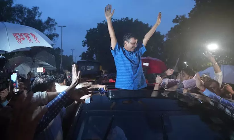 ‘മനോവീര്യം നൂറ് മടങ്ങ് വർധിച്ചു’; ജയിൽമോചിതനായി കെജ്രിവാൾ; കോരിച്ചൊരിയുന്ന മഴയത്തും വൻ സ്വീകരണമൊരുക്കി പ്രവർത്തകർ