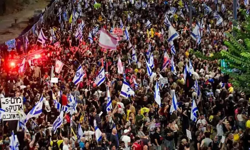 റോഡിൽ കുത്തിയിരുന്ന് പതിനായിരങ്ങൾ; ഇസ്രായേലിൽ സർക്കാർ വിരുദ്ധ പ്രക്ഷോഭം തുടരുന്നു റോഡിൽ കുത്തിയിരുന്ന് പതിനായിരങ്ങൾ; ഇസ്രായേലിൽ സർക്കാർ വിരുദ്ധ പ്രക്ഷോഭം തുടരുന്നു