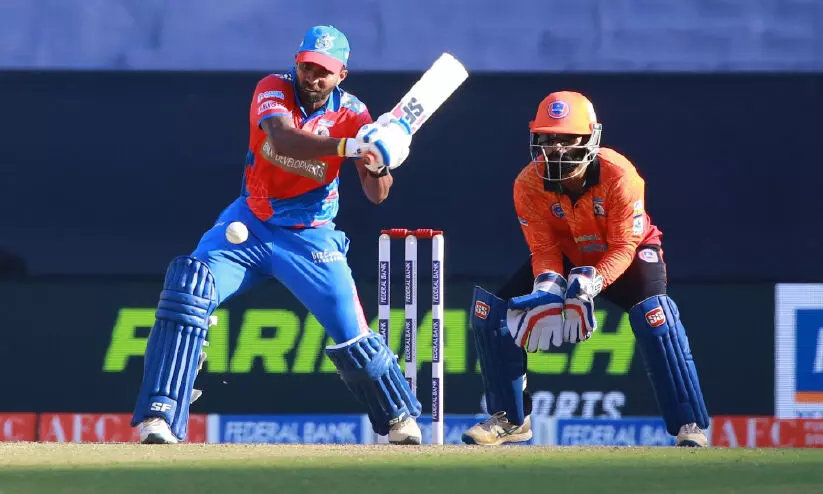 കേരള ക്രിക്കറ്റ് ലീഗ്: സെമി ഉറപ്പിച്ച് കൊല്ലം; ഗ്ലോബ്സ്റ്റാര്സിനെ മൂന്നു വിക്കറ്റിന് പരാജയപ്പെടുത്തി കേരള ക്രിക്കറ്റ് ലീഗ്: സെമി ഉറപ്പിച്ച് കൊല്ലം; ഗ്ലോബ്സ്റ്റാര്സിനെ മൂന്നു വിക്കറ്റിന് പരാജയപ്പെടുത്തി