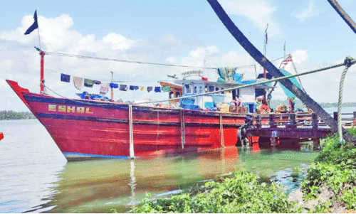 നിയമം ലംഘിച്ച് ട്രോളിങ് നടത്തിയ കർണാടക ബോട്ട് പിടികൂടി