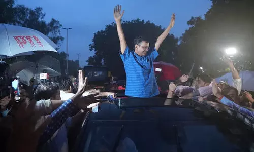 ‘മനോവീര്യം നൂറ് മടങ്ങ് വർധിച്ചു’; ജയിൽമോചിതനായി കെജ്രിവാൾ; കോരിച്ചൊരിയുന്ന മഴയത്തും വൻ സ്വീകരണമൊരുക്കി പ്രവർത്തകർ