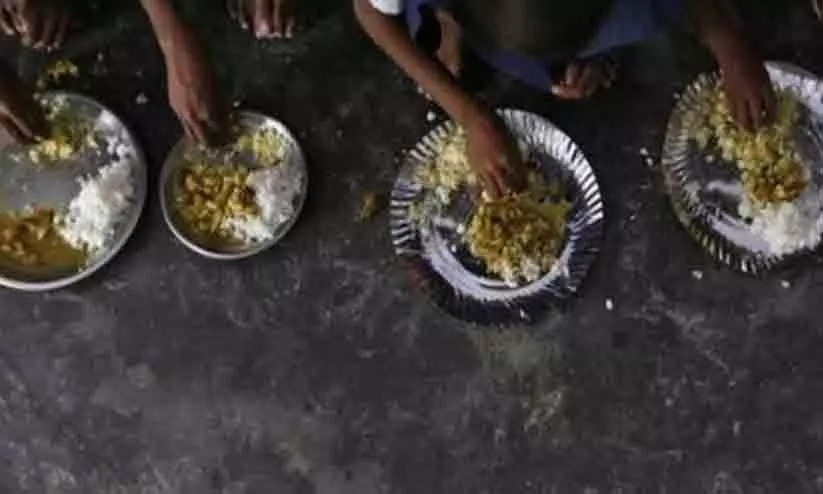 ജാര്ഖണ്ഡിൽ സര്ക്കാര് സ്കൂളില് വിതരണം ചെയ്ത ഭക്ഷണത്തിൽ ചത്ത ഓന്ത് ജാര്ഖണ്ഡിൽ സര്ക്കാര് സ്കൂളില് വിതരണം ചെയ്ത ഭക്ഷണത്തിൽ ചത്ത ഓന്ത്