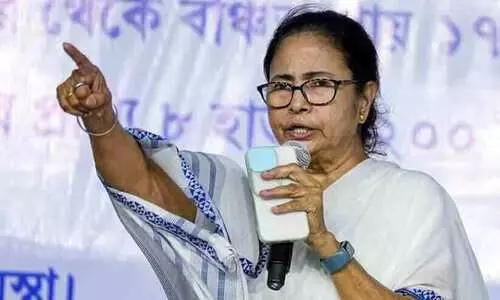 മുഖ്യമന്ത്രിയല്ല, നിങ്ങളുടെ സ്വന്തം ദീദിയാണ് വന്നിരിക്കുന്നത്; സമരം നടത്തുന്ന ഡോക്ടർമാരോട് മമത ബാനർജി