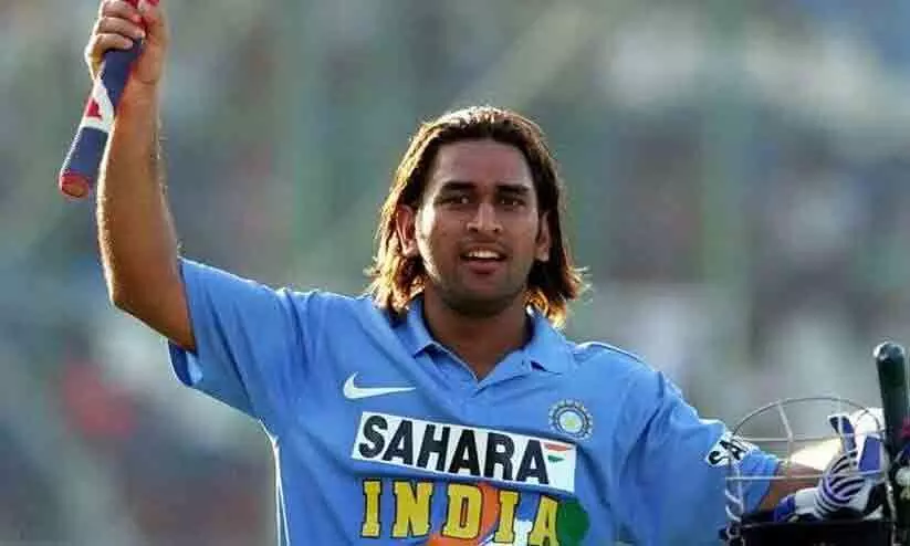 ധോണി നെറ്റ്സിൽ ബാറ്റ് ചെയ്യില്ല, ദിനേഷ് കാർത്തിക്കിന് പന്ത് എറിയും, ഞാൻ ഓർക്കും ഇയാളാരാണ്; ധോണിയെ കുറിച്ച് മുൻ താരം