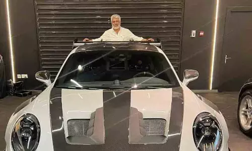 മിന്നല് വേഗവും കരുത്തും; തമിഴകത്തിന്റെ സൂപ്പർസ്റ്റാറിന് കൂട്ടാകാൻ നാലു കോടിയുടെ പോർഷെ 911 ജിടി മിന്നല് വേഗവും കരുത്തും; തമിഴകത്തിന്റെ സൂപ്പർസ്റ്റാറിന് കൂട്ടാകാൻ നാലു കോടിയുടെ പോർഷെ 911 ജിടി