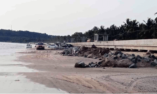 ഇ​ട​വേ​ള​ക്കുശേ​ഷം മു​ഴ​പ്പി​ല​ങ്ങാ​ട് ബീ​ച്ചി​ൽ വാ​ഹ​ന​ങ്ങ​ൾക്ക് പ്ര​വേ​ശനം