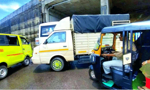 ചാ​ല​ക്കു​ടി​യി​ൽ കു​രു​ക്ക് മു​റു​കി; അ​ടി​പ്പാ​ത​യി​ൽ ബെ​ൽ​മൗ​ത്ത് ഒ​രു​ക്ക​ണം