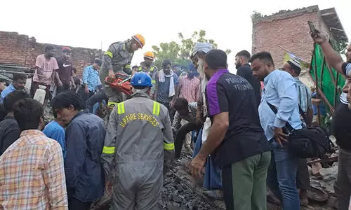 ഉത്തർ പ്രദേശിൽ കെട്ടിടം തകർന്ന് മരിച്ചവരുടെ എണ്ണം 10 ആയി