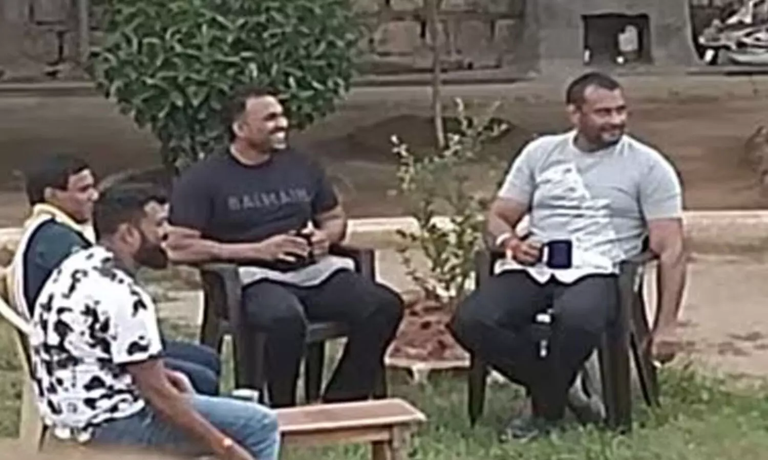 കൊലക്കേസ് പ്രതി നടൻ ദർശന് ജയിലിൽ വി.ഐ.പി പരിഗണന; ഫോണുകളും കത്തികളും കണ്ടെത്തി