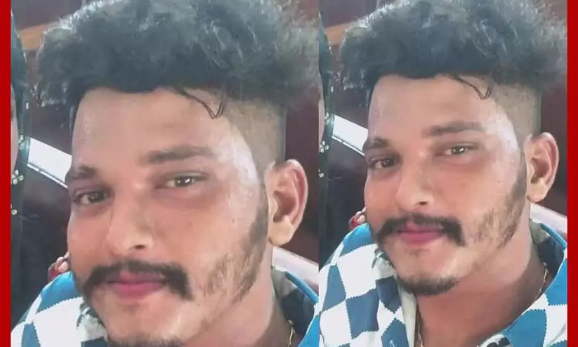 കൊല്ലത്ത് കാറിടിച്ച് സ്കൂട്ടർ യാത്രികയുടെ മരണം; ഒളിവിലായിരുന്ന ഡ്രൈവർ പിടിയിൽ കൊല്ലത്ത് കാറിടിച്ച് സ്കൂട്ടർ യാത്രികയുടെ മരണം; ഒളിവിലായിരുന്ന ഡ്രൈവർ പിടിയിൽ