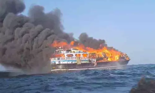 ഒമാൻ കടലിൽ ഉരു കത്തി നശിച്ചു; 13 ഇന്ത്യക്കാരെ രക്ഷിച്ചു